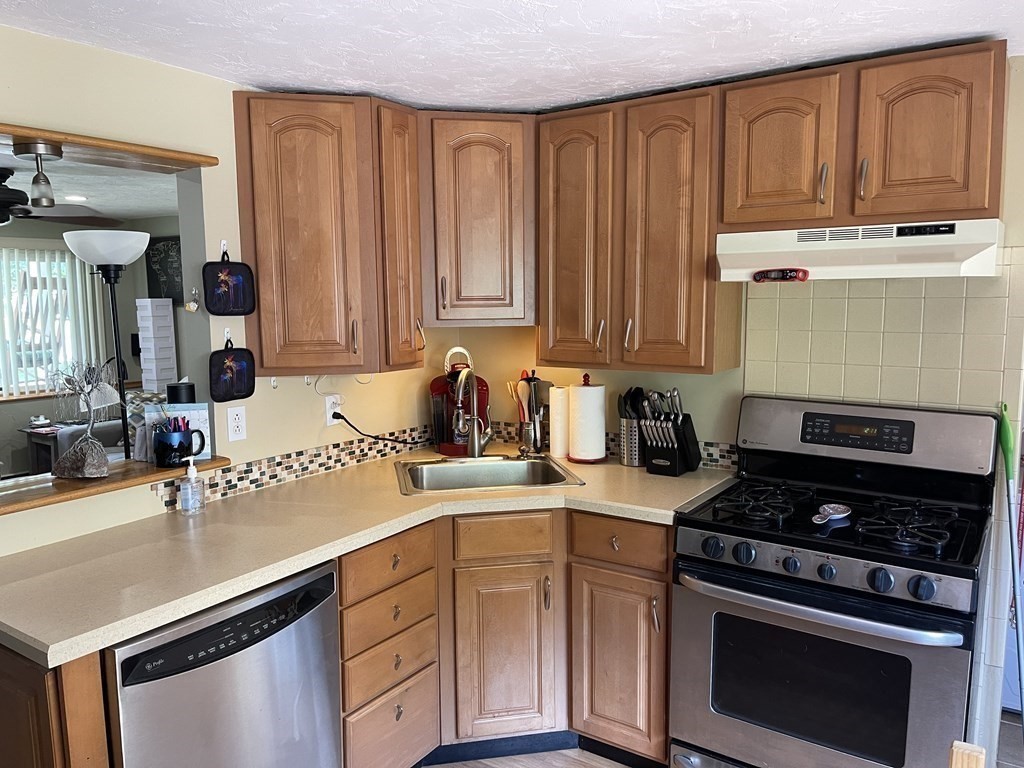 34 Montbatten Road, Unit R Billerica, MA 01821 - Photo 3 of 17