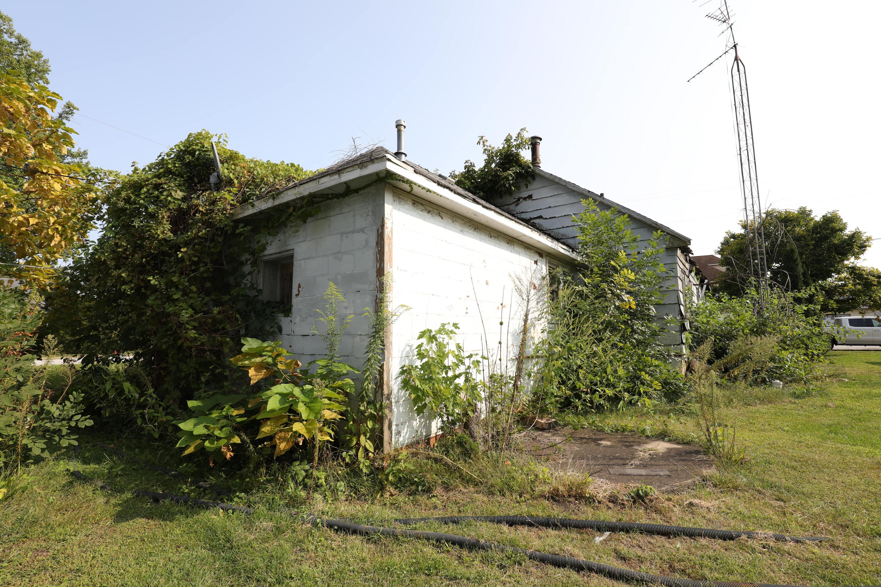 15 East Oneida Street La Crosse, IN 46348 - Photo 1 of 21 a front view of a house with a yard