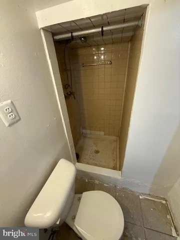 a bathroom with a toilet and a shower