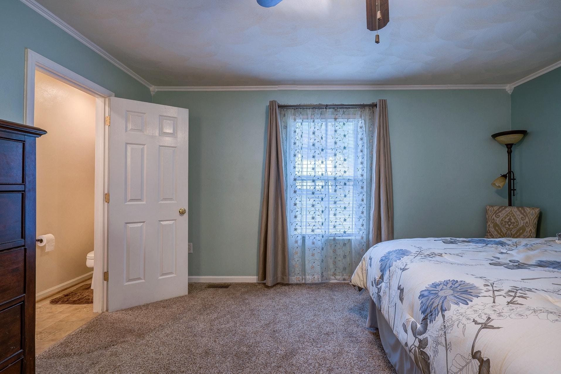 4203 Daugherty Road Salem, VA 24153 - Photo 20 of 35 a bedroom with a bed and a window
