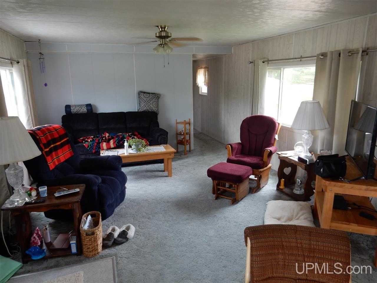 985 N River Road Manistique, MI 49854 - Photo 2 of 15