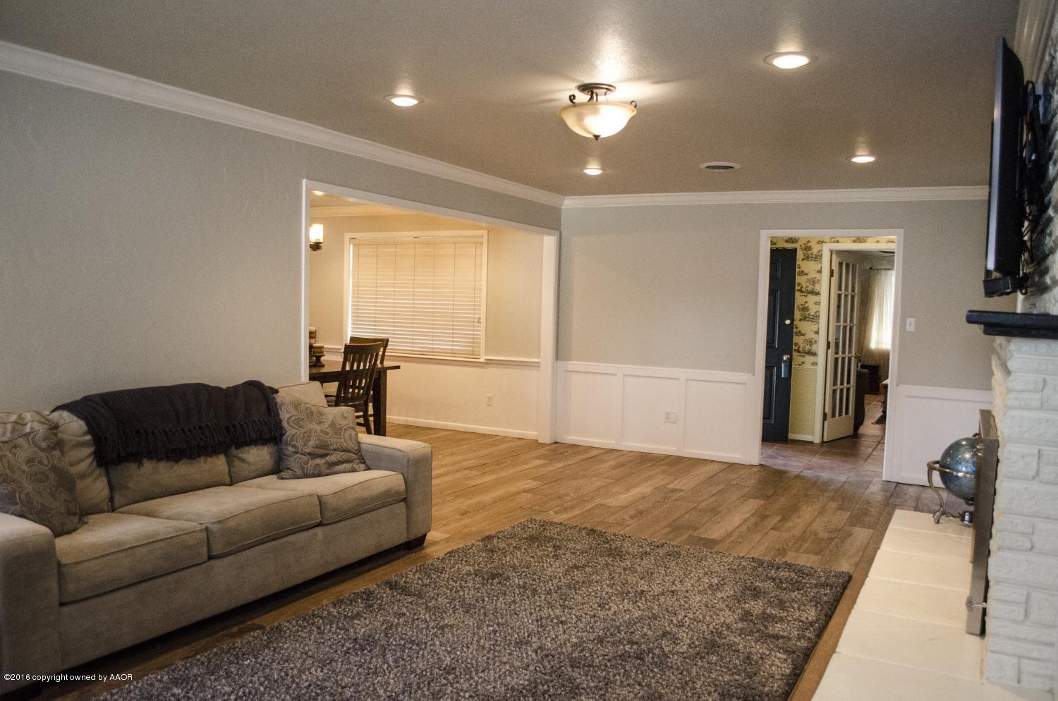6312 Elmhurst Road Amarillo, TX 79106 - Photo 24 of 85 a living room with furniture and a chandelier