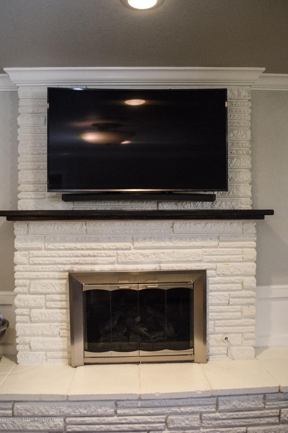 6312 Elmhurst Road Amarillo, TX 79106 - Photo 27 of 85 a living room with a fireplace and a fireplace