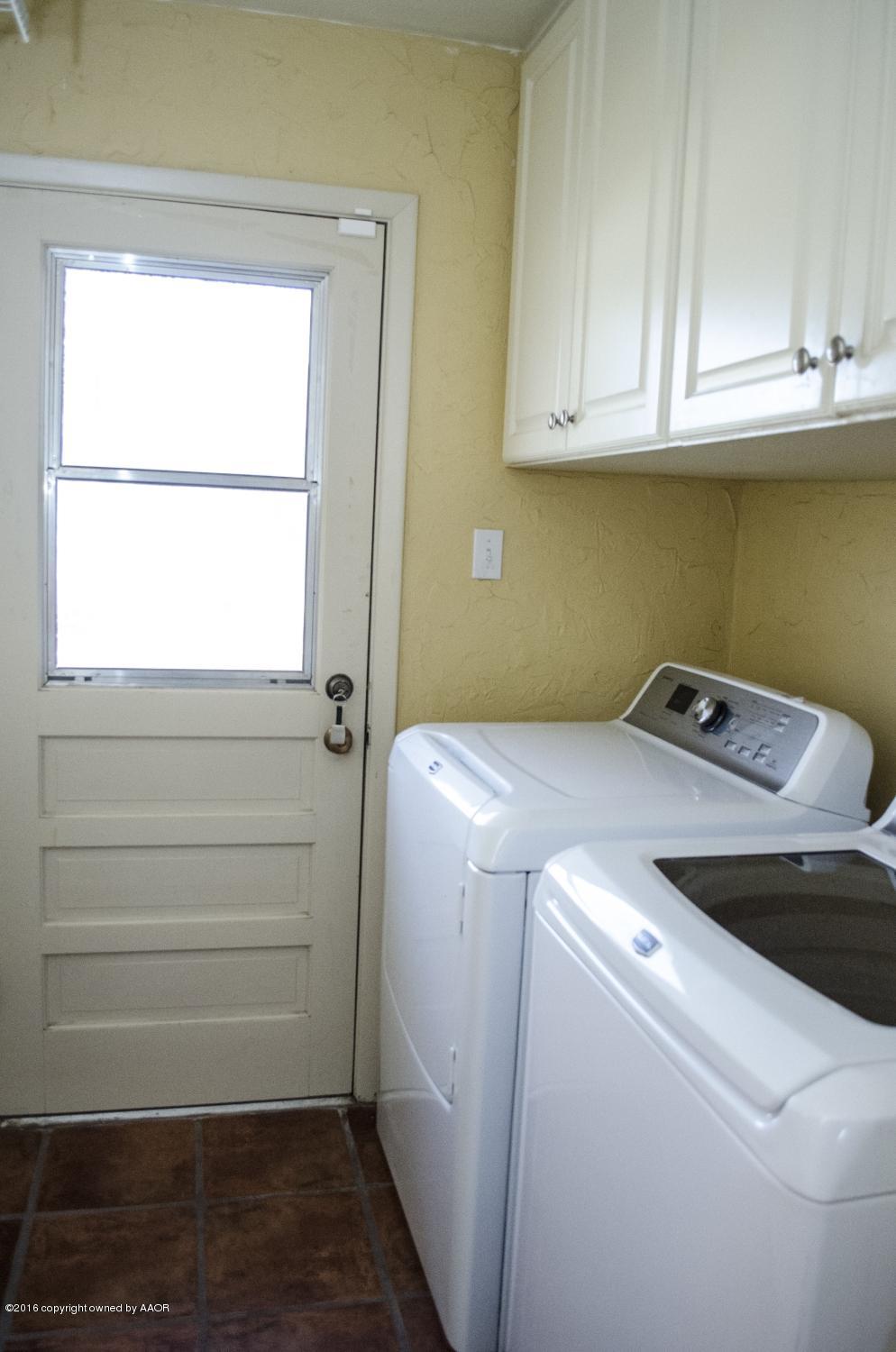 6312 Elmhurst Road Amarillo, TX 79106 - Photo 44 of 85 a utility room with dryer and washer