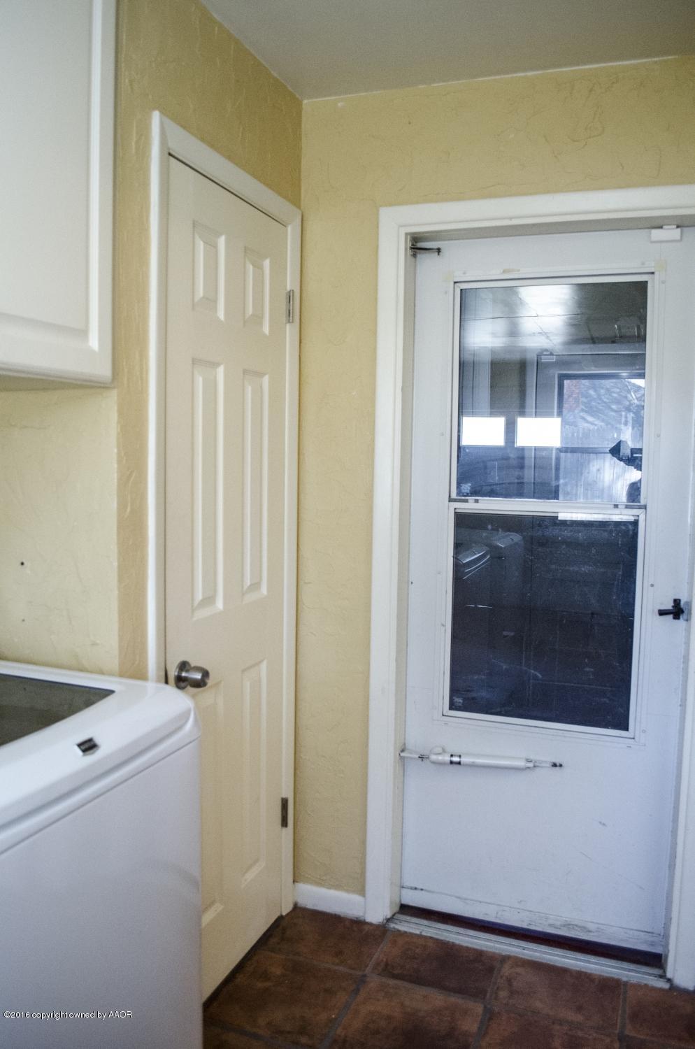 6312 Elmhurst Road Amarillo, TX 79106 - Photo 45 of 85 a view of hallway with washer and dryer