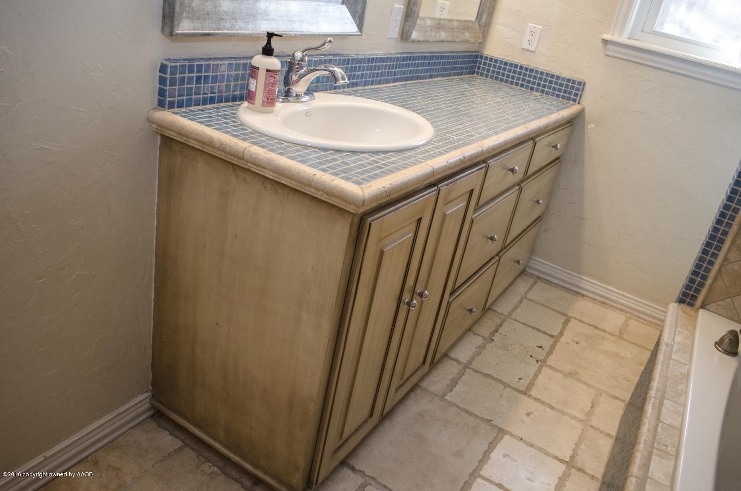 6312 Elmhurst Road Amarillo, TX 79106 - Photo 59 of 85 a bathroom with a sink and a mirror