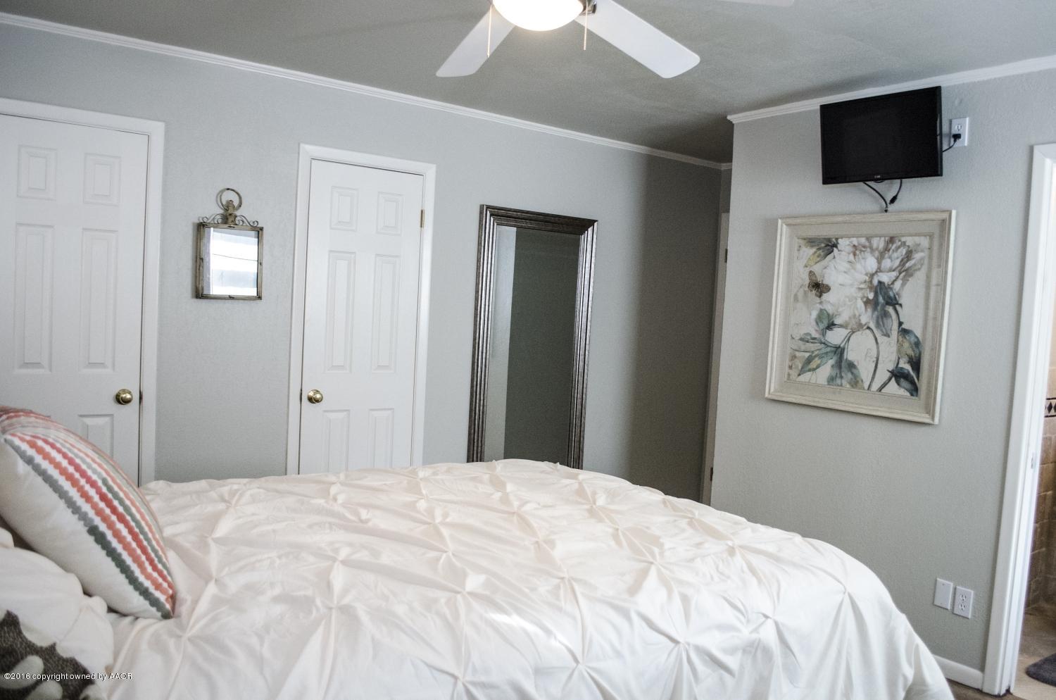 6312 Elmhurst Road Amarillo, TX 79106 - Photo 66 of 85 a bedroom with a bed and a flat screen tv