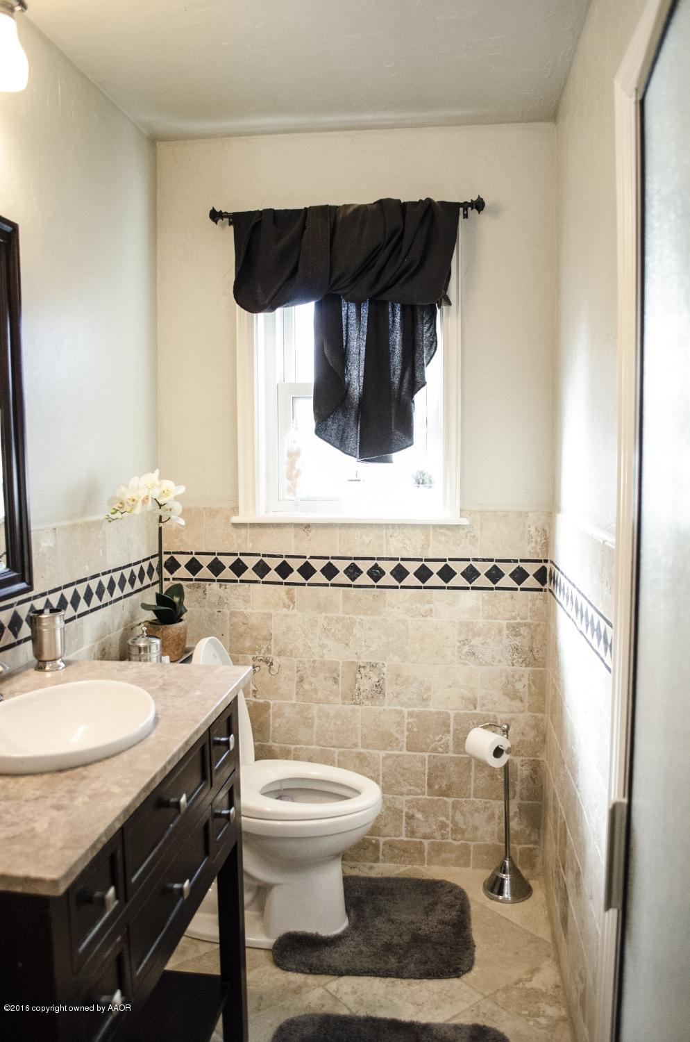 6312 Elmhurst Road Amarillo, TX 79106 - Photo 76 of 85 a bathroom with a sink and a toilet