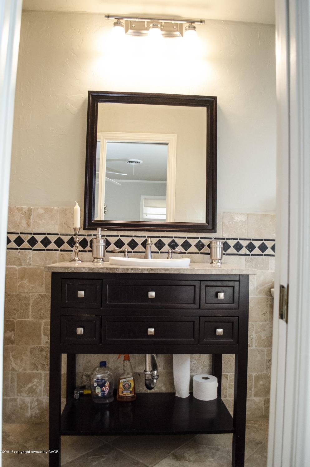 6312 Elmhurst Road Amarillo, TX 79106 - Photo 78 of 85 a bathroom with a sink and a mirror