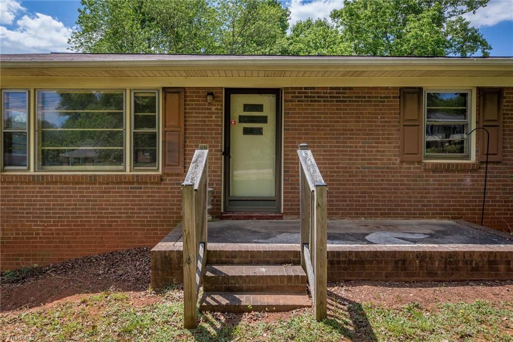 5122 Yukon Road Walkertown, NC 27051 - Photo 3 of 30 Gallery Image 3