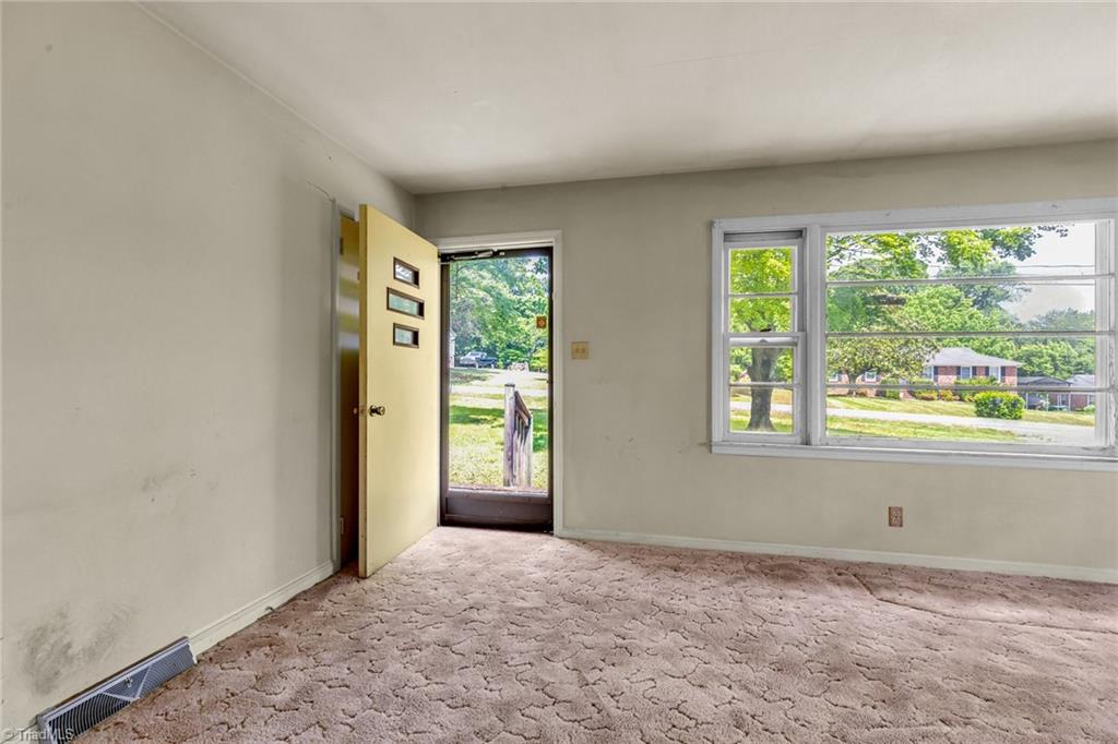 5122 Yukon Road Walkertown, NC 27051 - Photo 4 of 30 Gallery Image 4