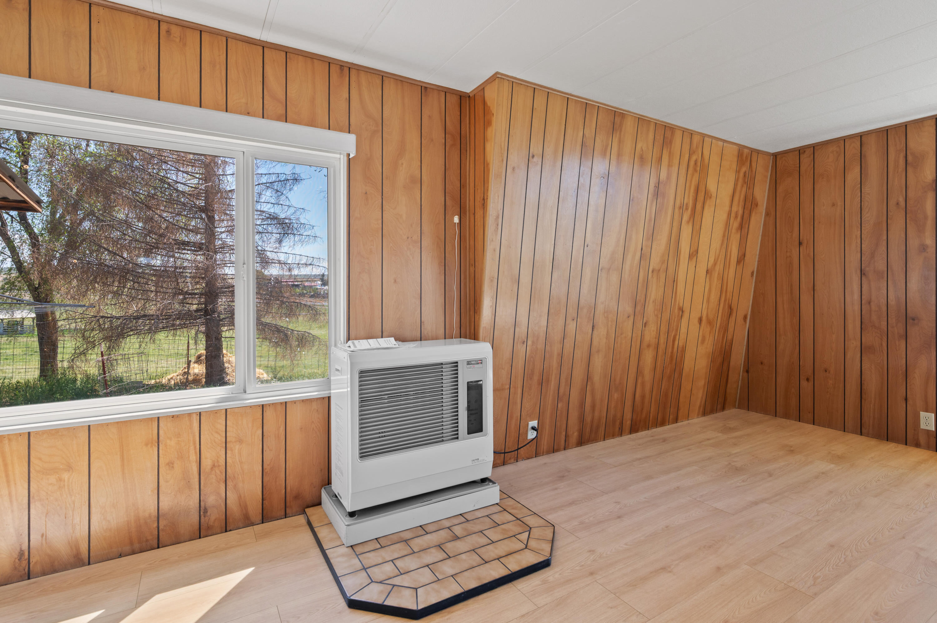 133 Southwest Tompsett Street Madras, OR 97741 - Photo 11 of 56