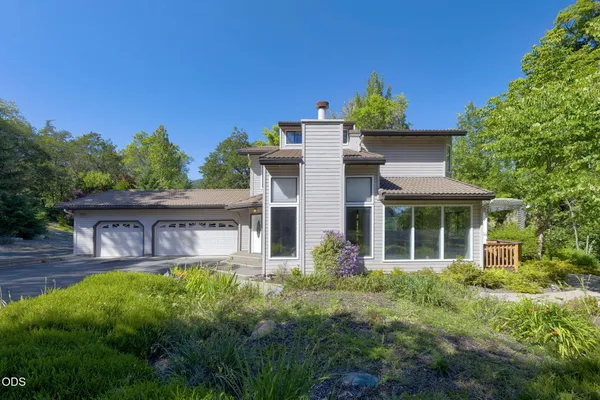 $785,000 | 235 Glenoak Lane, Grants Pass, OR 97526