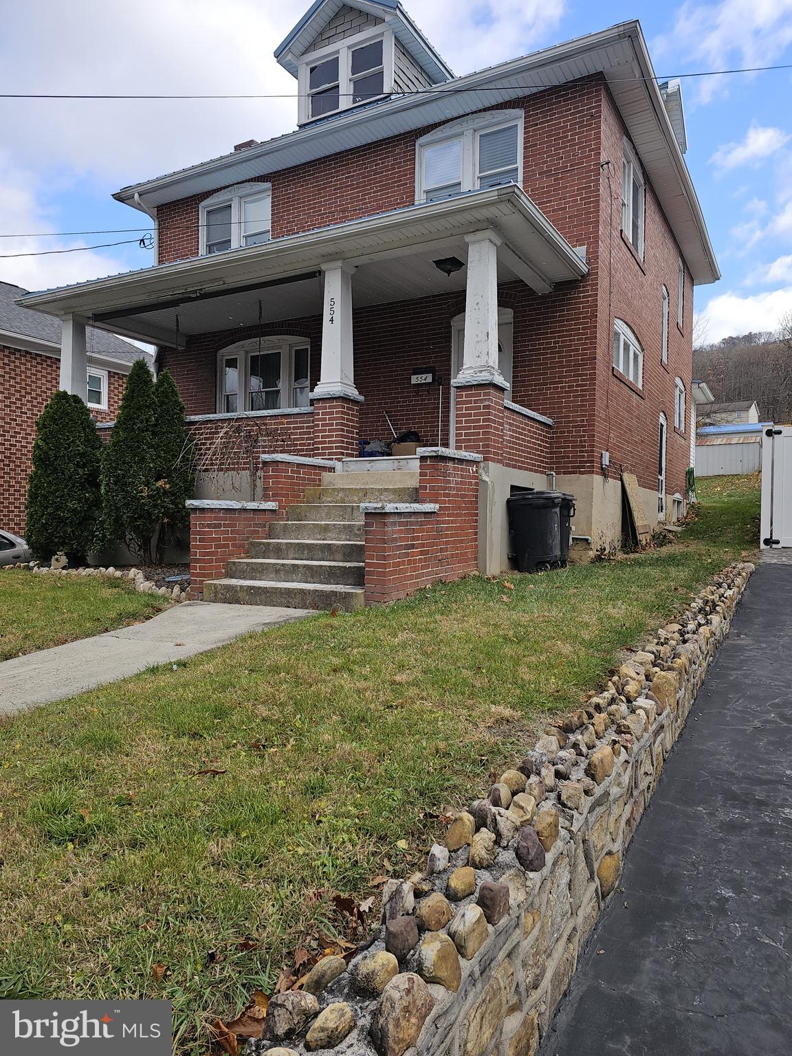 a front view of house with yard