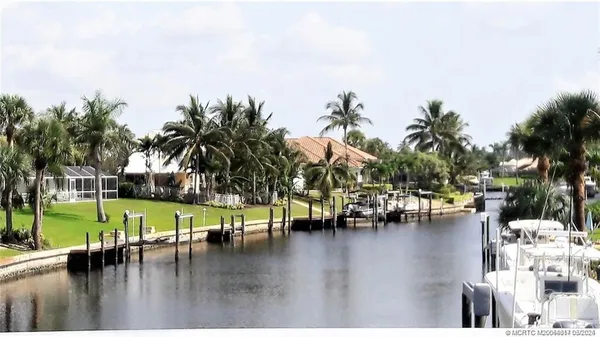 $3,000 | 3543 Southeast Fairway East, Stuart, FL 34997