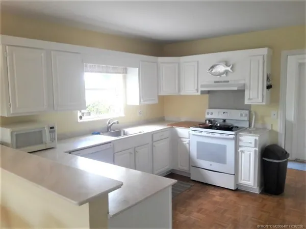 $3,000 | 3543 Southeast Fairway East, Stuart, FL 34997