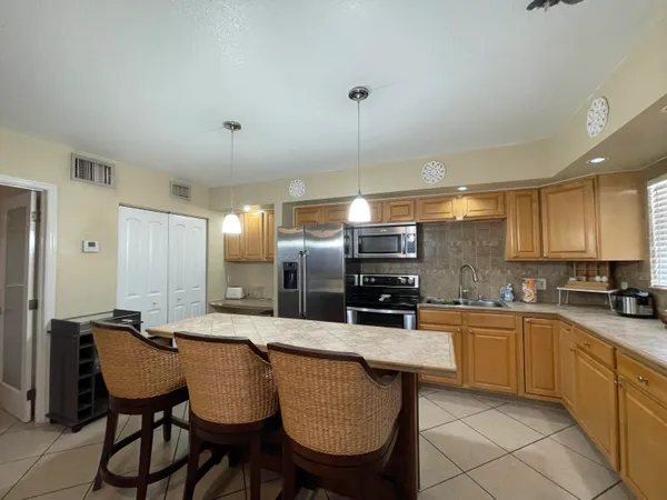 $1,850 | 229 Southeast 1st Avenue, Unit 203, Boynton Beach, FL 33435