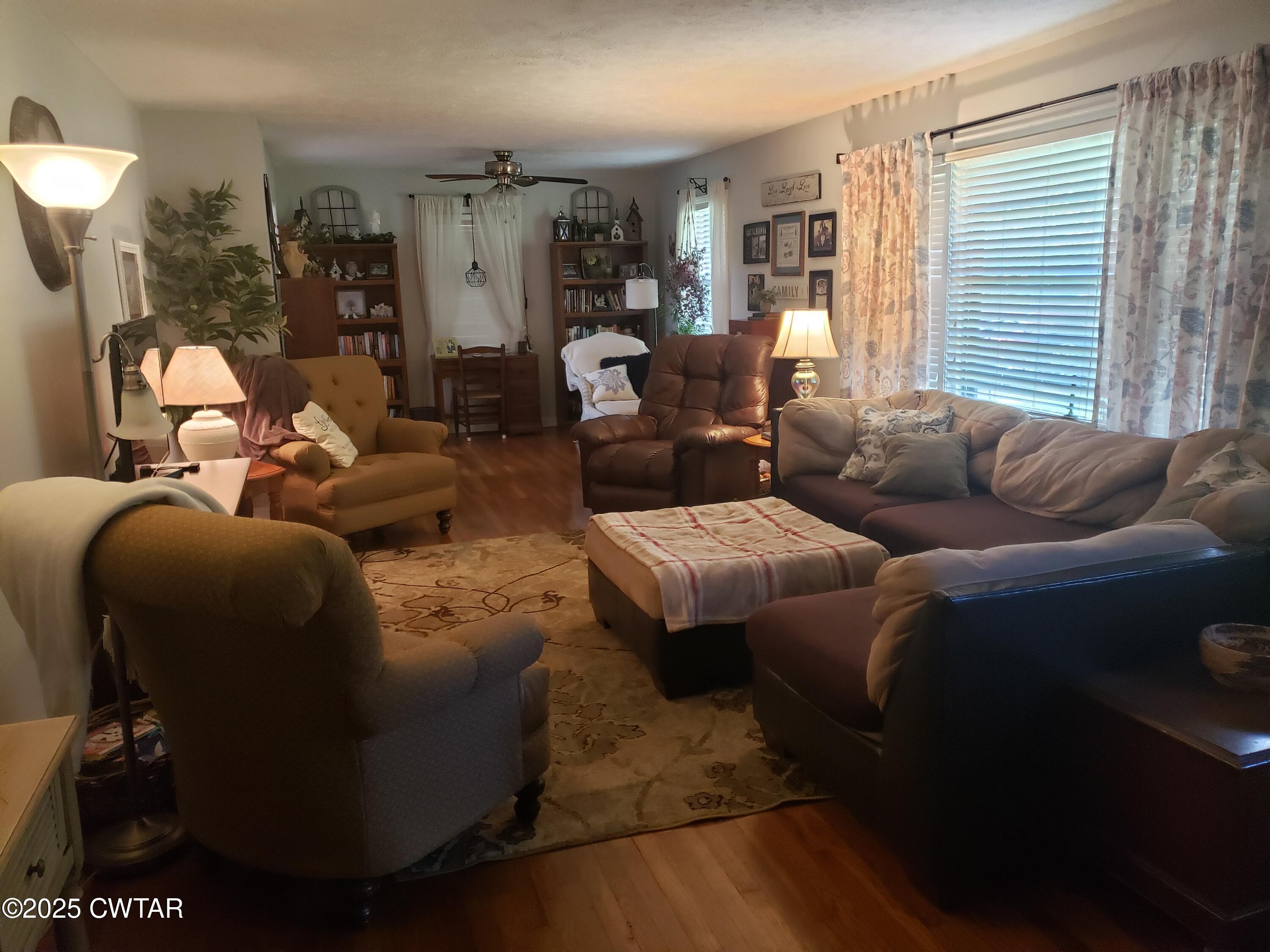 99 Montclair Drive Jackson, TN 38301 - Photo 11 of 19 a living room with furniture and a window