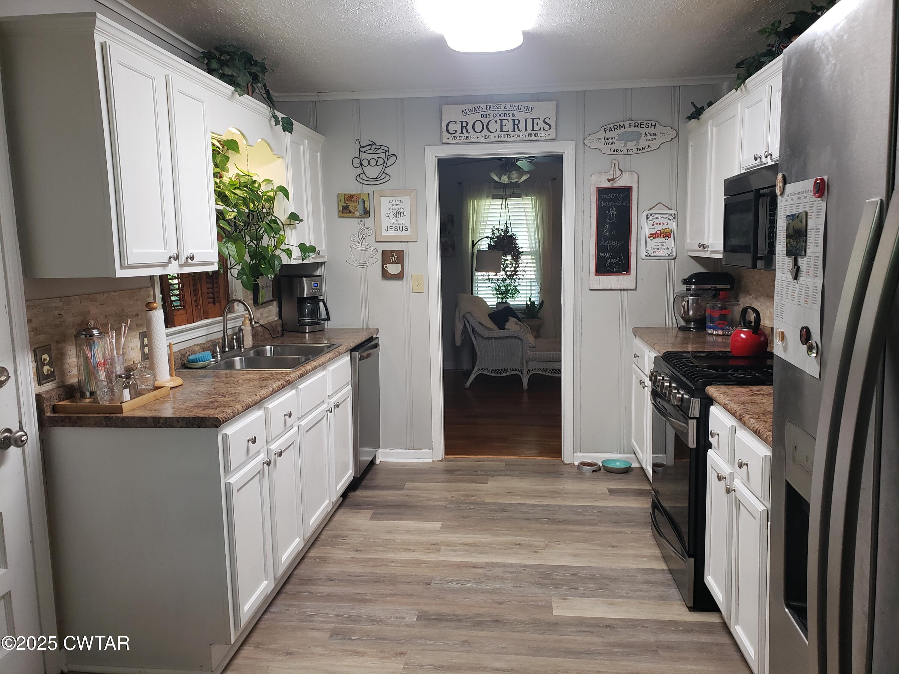 99 Montclair Drive Jackson, TN 38301 - Photo 7 of 19 a kitchen with stainless steel appliances granite countertop a refrigerator and a sink