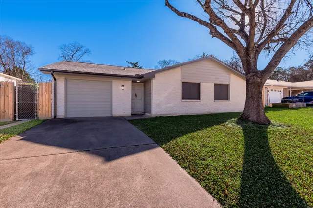 $1,950 | 1805 Ave Q, Huntsville, TX 77340