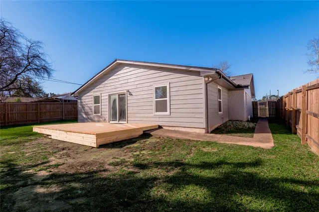 $1,950 | 1805 Ave Q, Huntsville, TX 77340