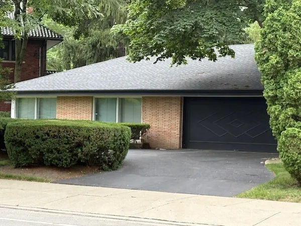 $5,000 | 1315 Sheridan Road, Wilmette, IL 60091
