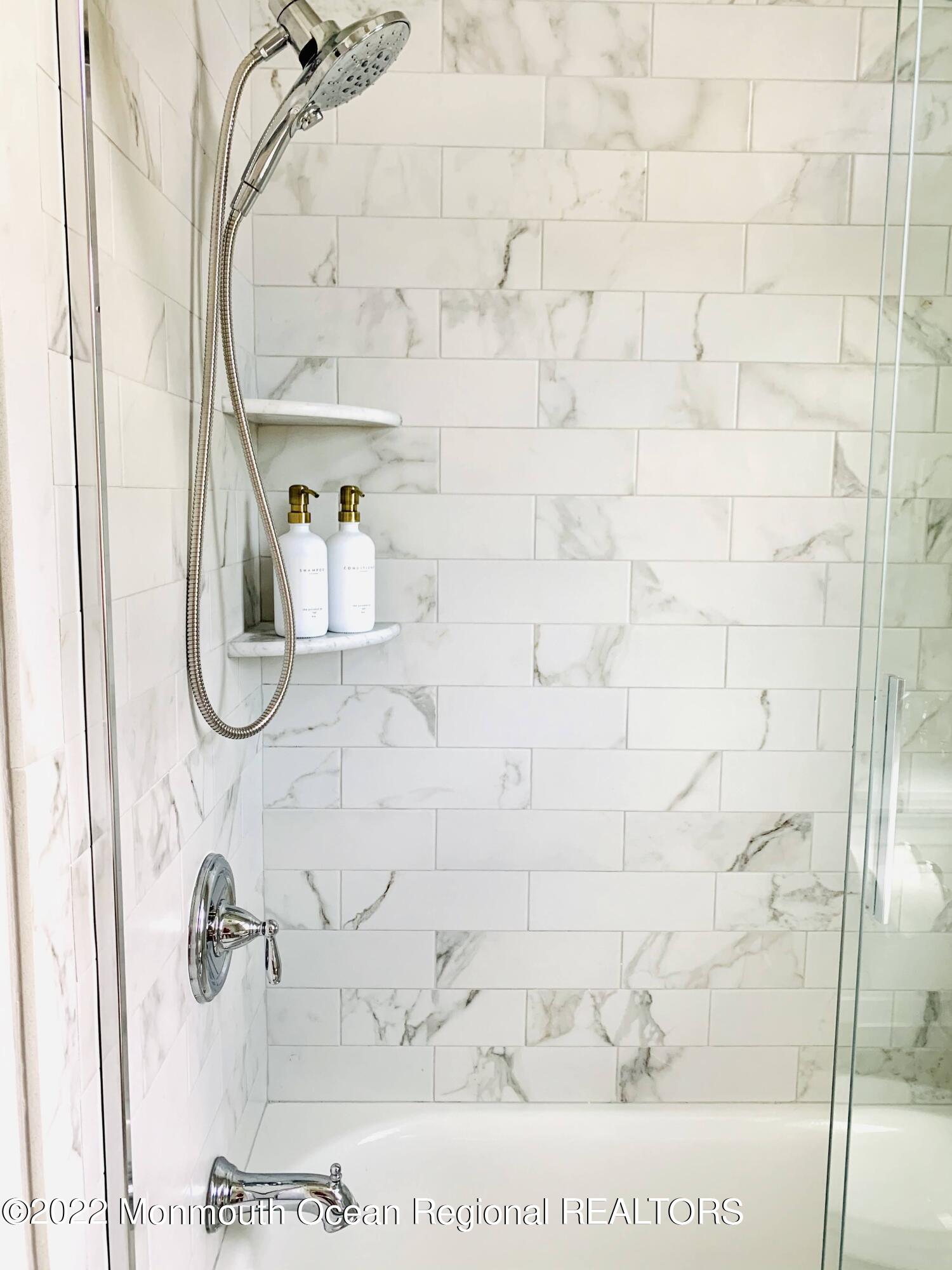 501 Morris Avenue Spring Lake, NJ 07762 - Photo 19 of 36 Tub/Shower