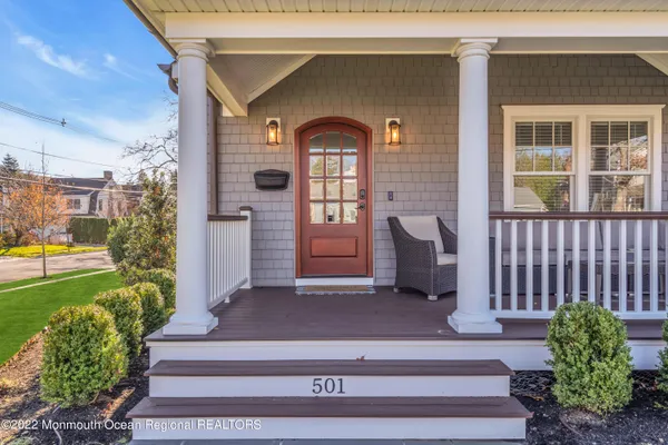 a house view with a outdoor space