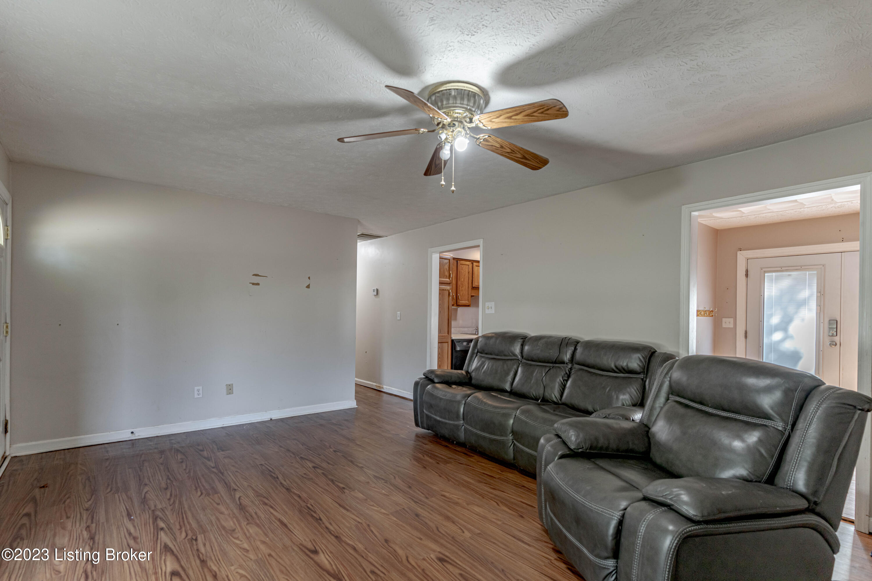 6701 El Rancho Road Louisville, KY 40291 - Photo 5 of 43 DSC05630