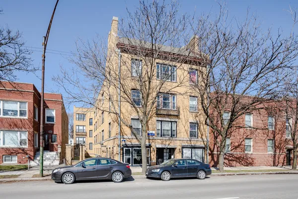 $1,600 | 3808 West Irving Park Road, Unit 10, Chicago, IL 60618