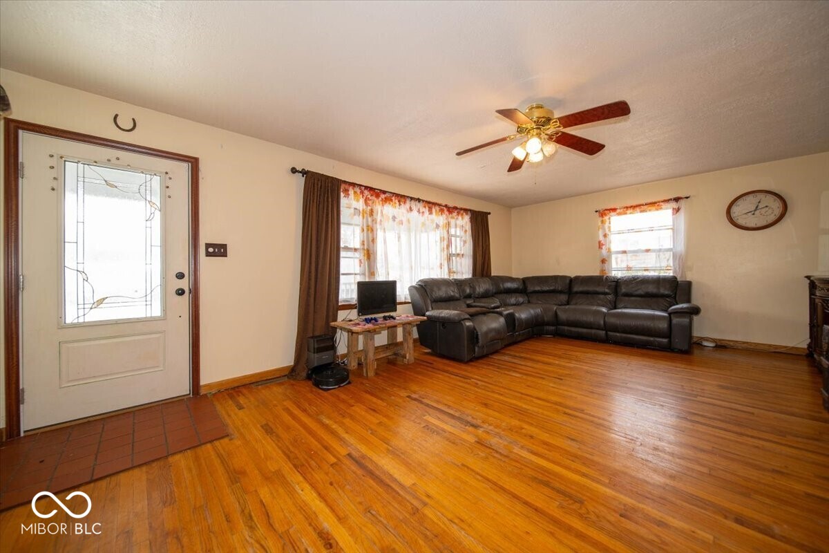 348 Ohio Street Franklin, IN 46131 - Photo 6 of 24