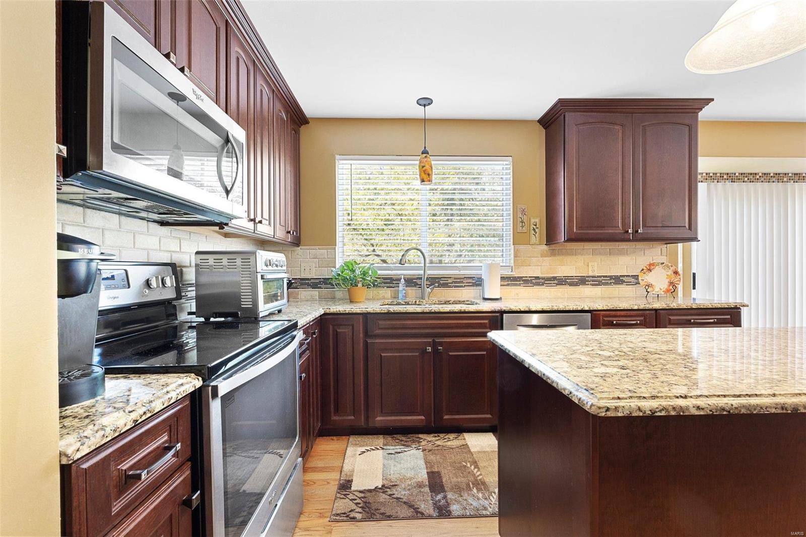 7301 Little Oaks Drive O'Fallon, MO 63368 - Photo 8 of 38