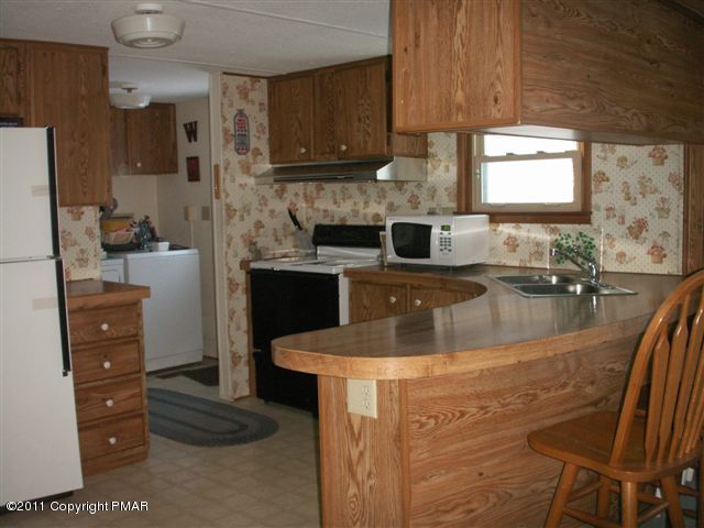 7854 Ramblebush Road Stroudsburg, PA 18360 - Photo 2 of 11 Kitchen