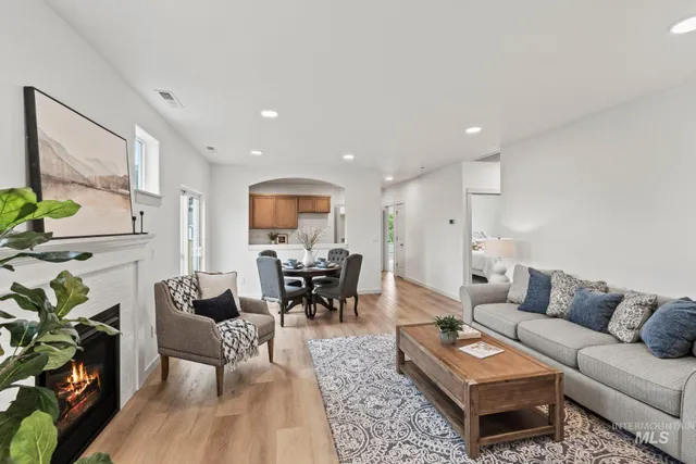 $382,990 | 1080 North Peakhurt Avenue, Kuna, ID 83634