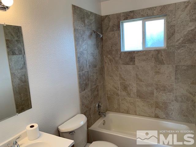 3675 Neil Road Reno, NV 89502 - Photo 4 of 6 a bathroom with a toilet and a bathtub