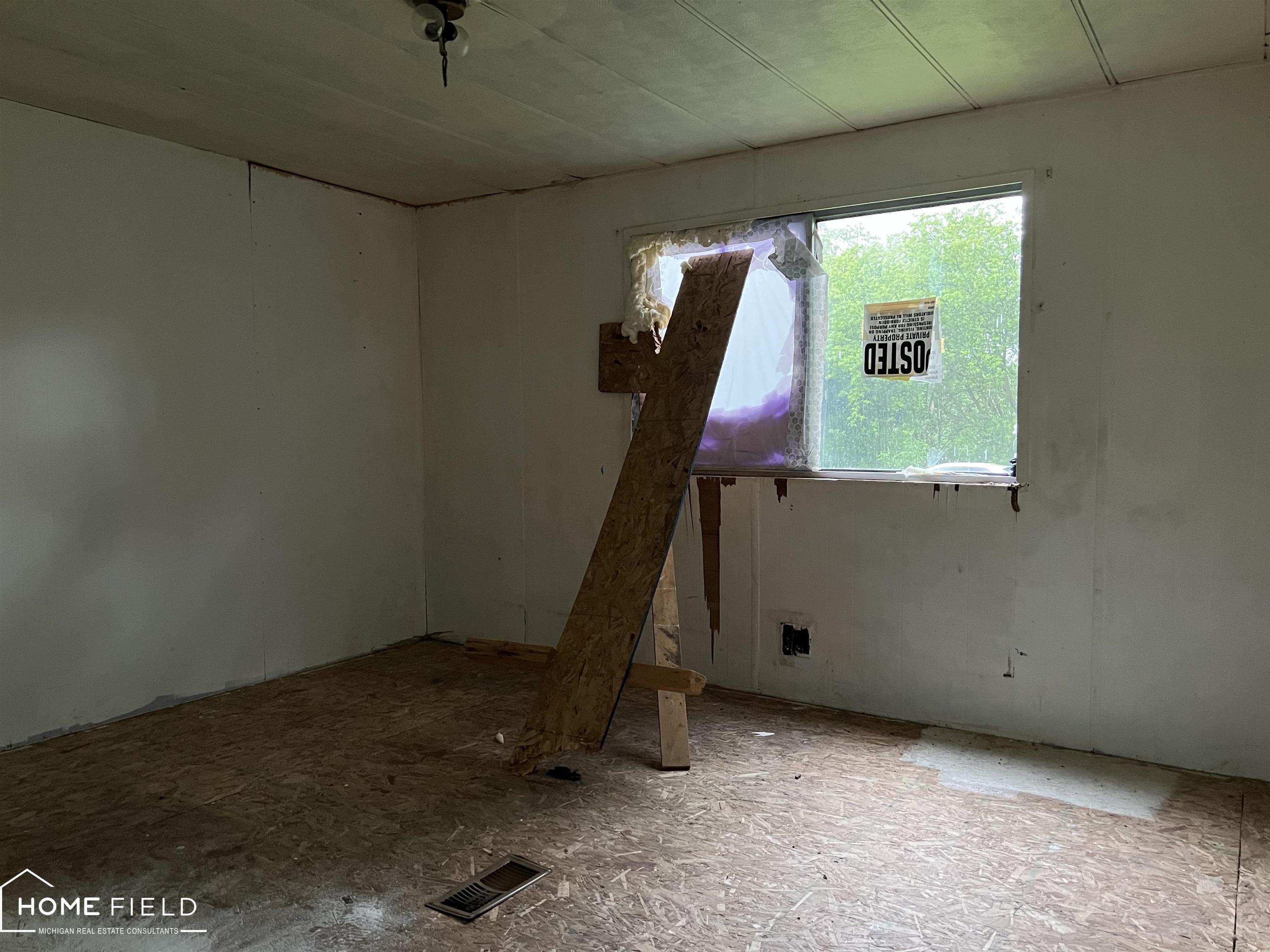 10615 South Byron Road Byron, MI 48418 - Photo 6 of 7 50143499-f19d9cd6-5129-40fd-9751-26cd3ad15bdc.JPG
