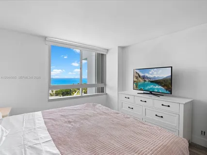 $1,695,000 | 400 South Pointe Drive, Unit 1102, Miami Beach, FL 33139