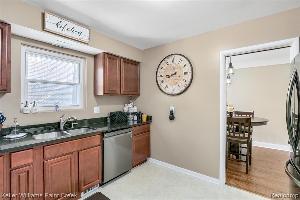 2604 Rochester Road, Unit 2 Royal Oak, MI 48073 - Photo 10 of 22 Gallery Image 10