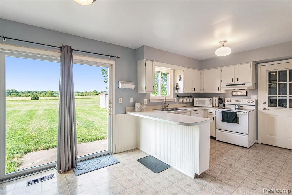 5294 Kelly Road Flint, MI 48504 - Photo 7 of 20