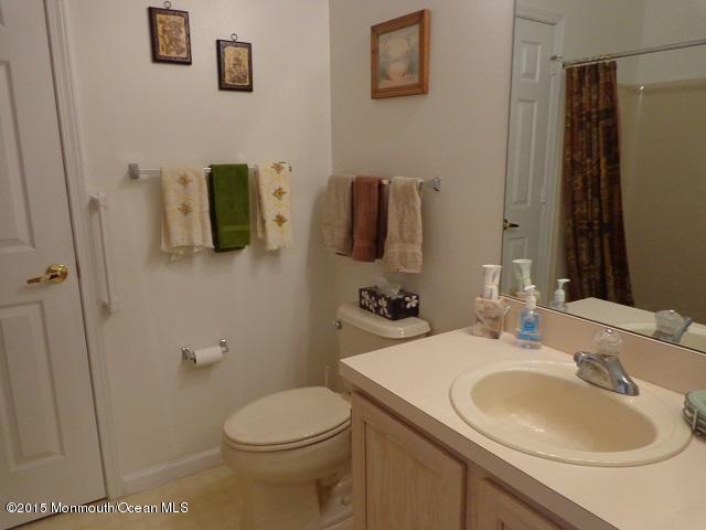87 Quail Road Barnegat, NJ 08005 - Photo 12 of 19 87 Quail Hall Bath
