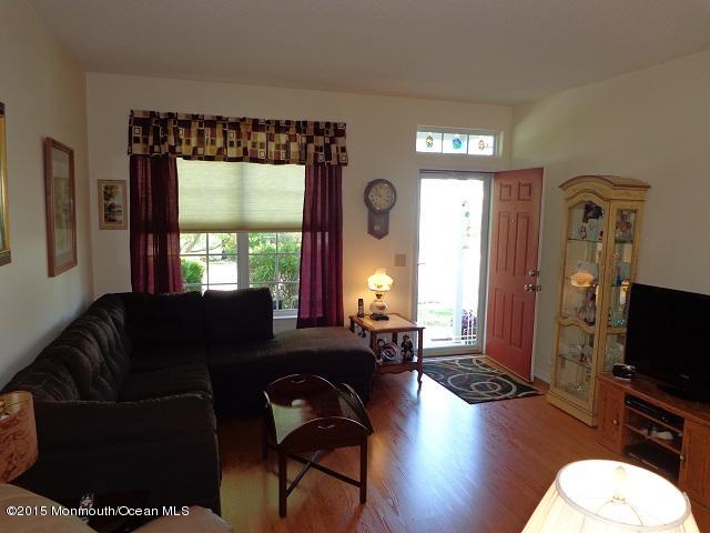 87 Quail Road Barnegat, NJ 08005 - Photo 3 of 19 87 Quail Living Room