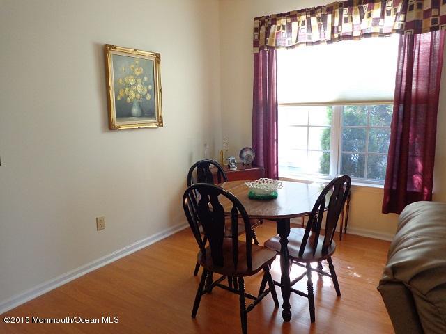 87 Quail Road Barnegat, NJ 08005 - Photo 4 of 19 87 Quail Dining Area