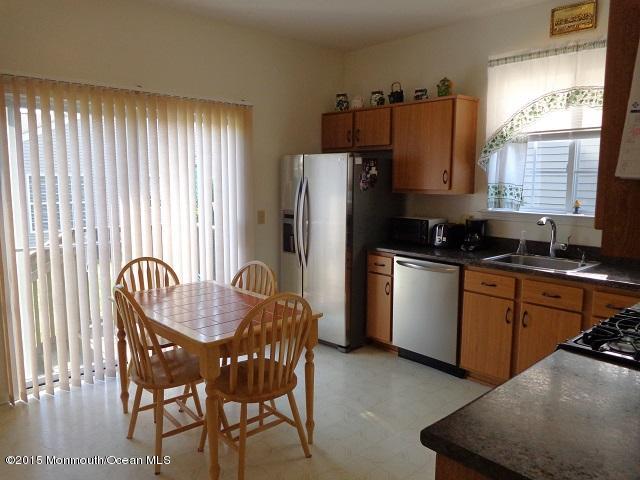87 Quail Road Barnegat, NJ 08005 - Photo 7 of 19 87 Quail Kitchen toward Sliders