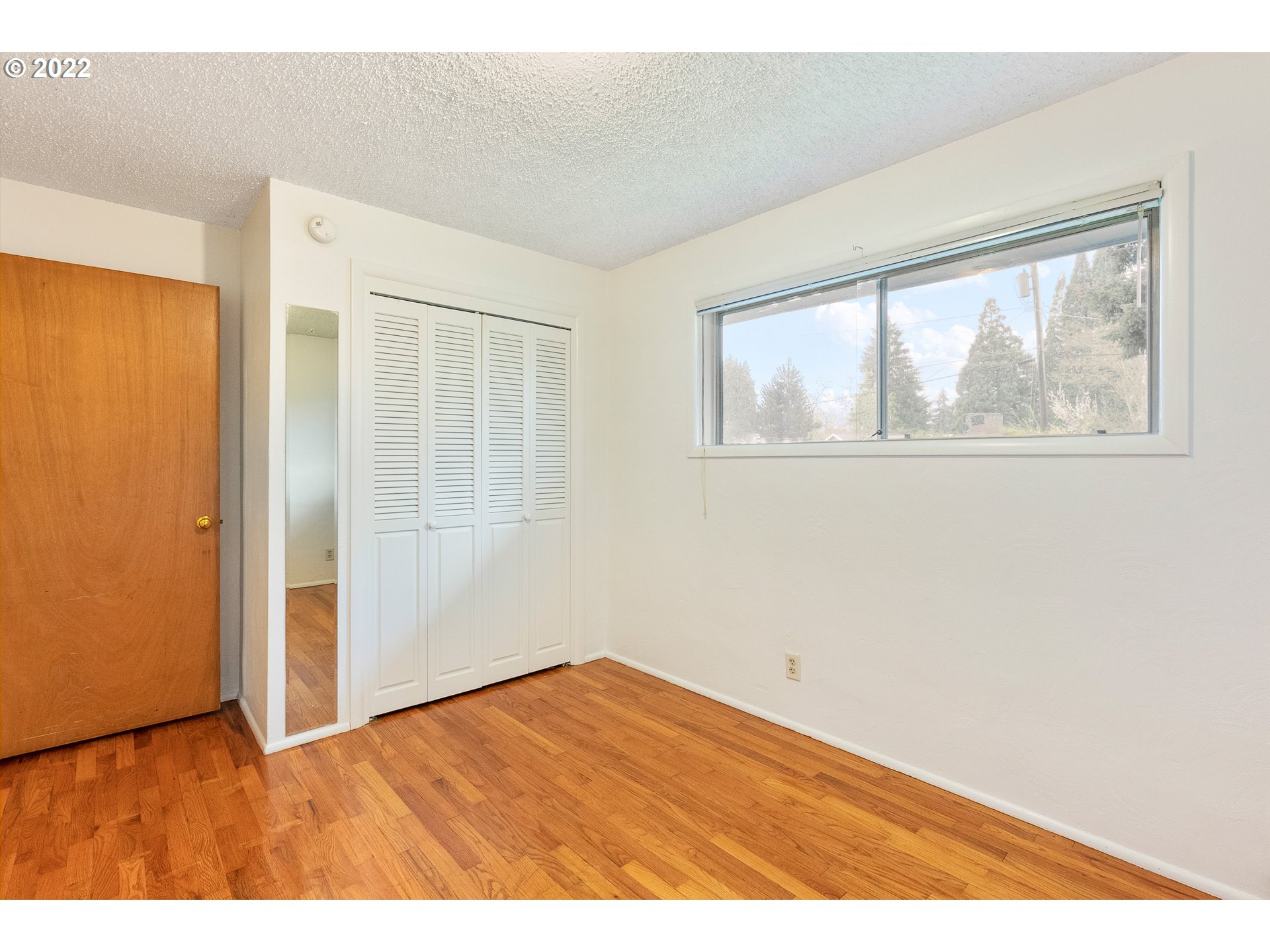 2900 Manor Drive Springfield, OR 97477 - Photo 17 of 32 a view of an empty room with wooden floor and a window