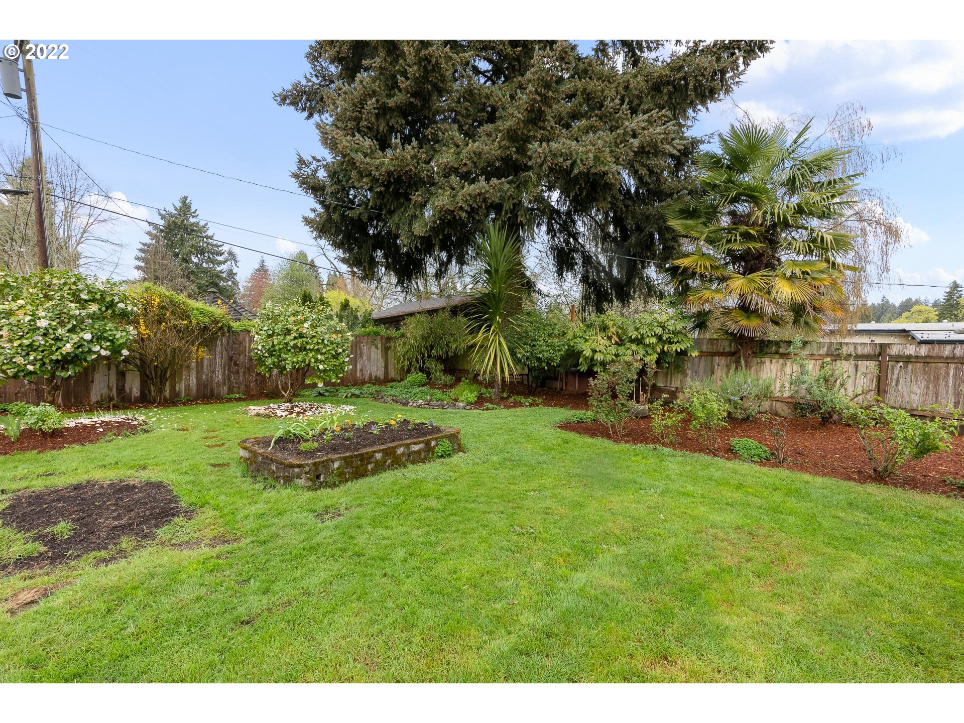 2900 Manor Drive Springfield, OR 97477 - Photo 27 of 32 a view of an outdoor space and a yard