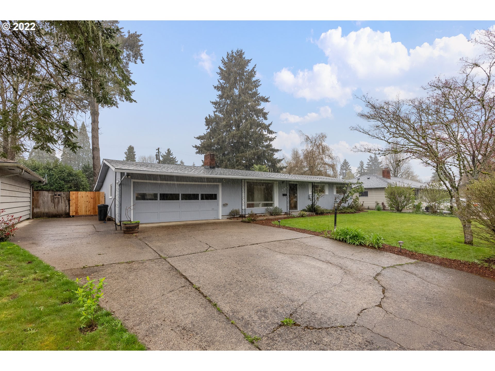 2900 Manor Drive Springfield, OR 97477 - Photo 3 of 32 a view of a house with a yard