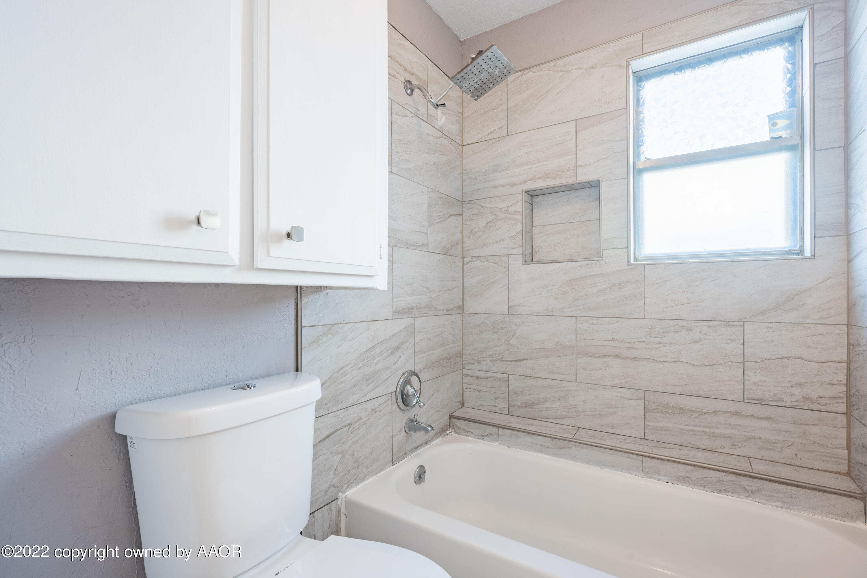 4610 South Georgia Street Amarillo, TX 79110 - Photo 19 of 25 a bathroom with a toilet and bathtub