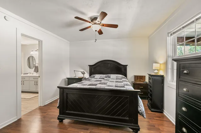 a en suite bathroom with a double vanity sink and a mirror
