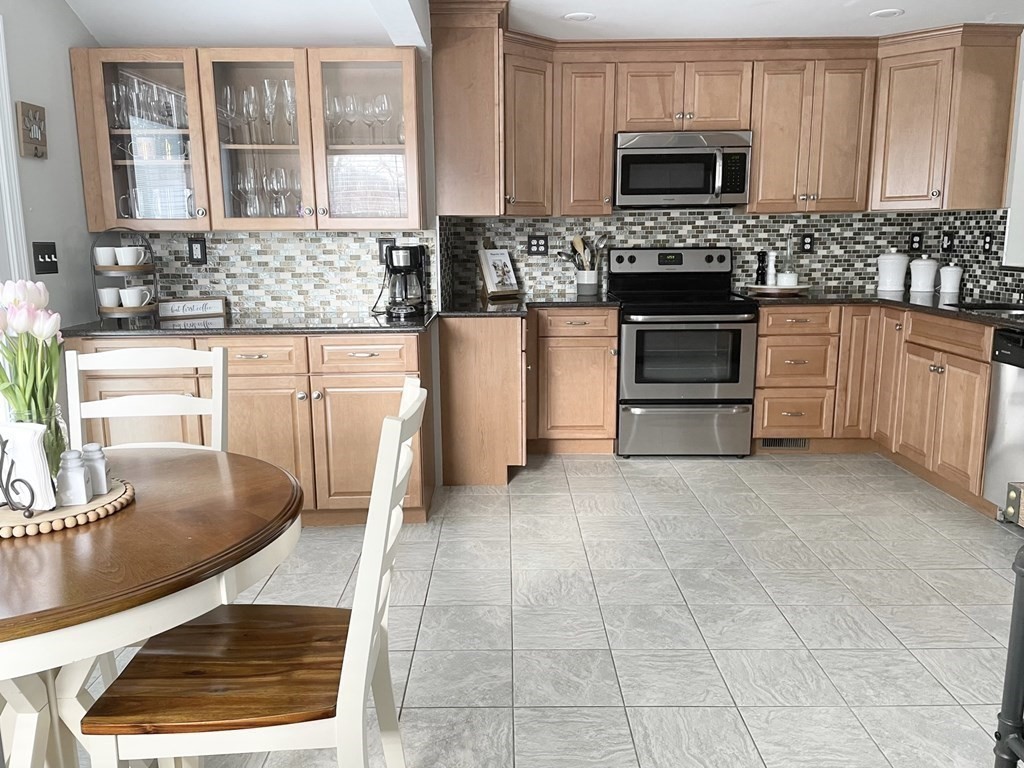 60 Ardmore Road Framingham, MA 01702 - Photo 8 of 35 Gallery Image 8