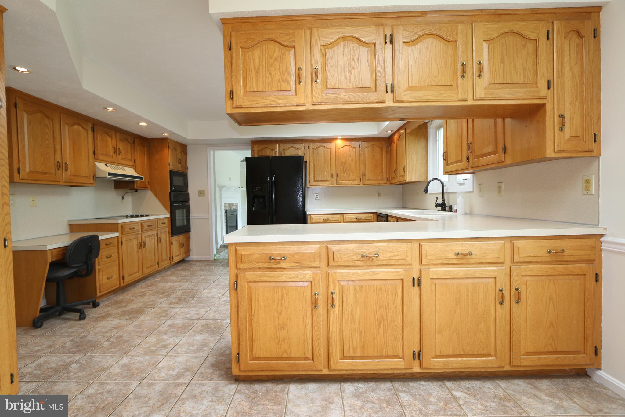 21712 Chewsville Road Smithsburg, MD 21783 - Photo 7 of 30 Oak Cabinets by "Hess"